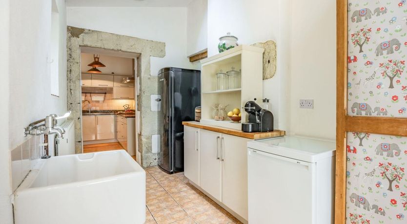 Photo of 5 Bed in Bonchurch
