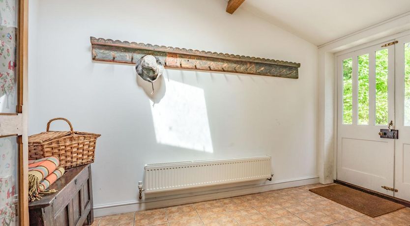 Photo of 5 Bed in Bonchurch