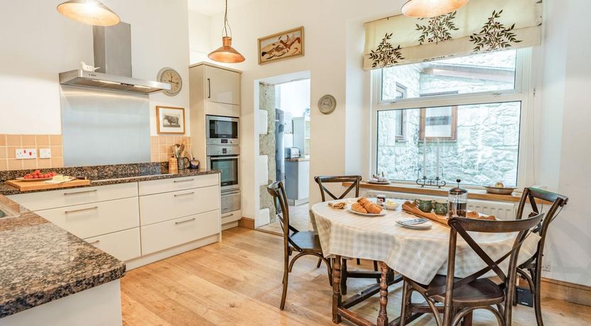 Photo of 5 Bed in Bonchurch