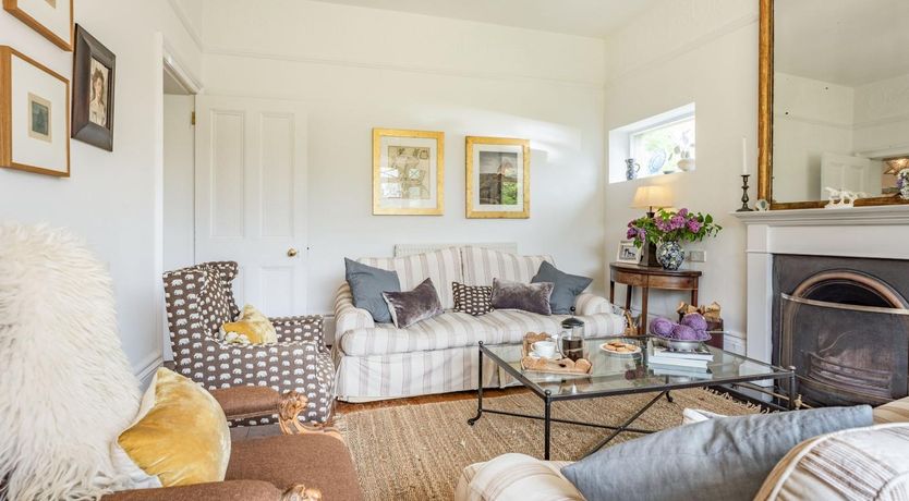 Photo of 5 Bed in Bonchurch