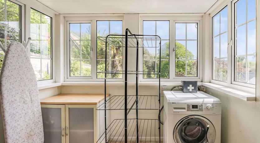 Photo of 5 Bed in Bonchurch