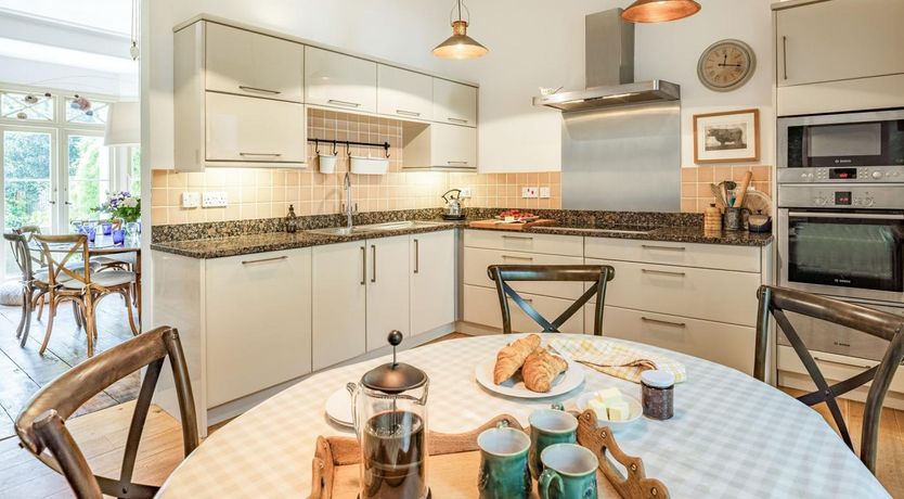 Photo of 5 Bed in Bonchurch