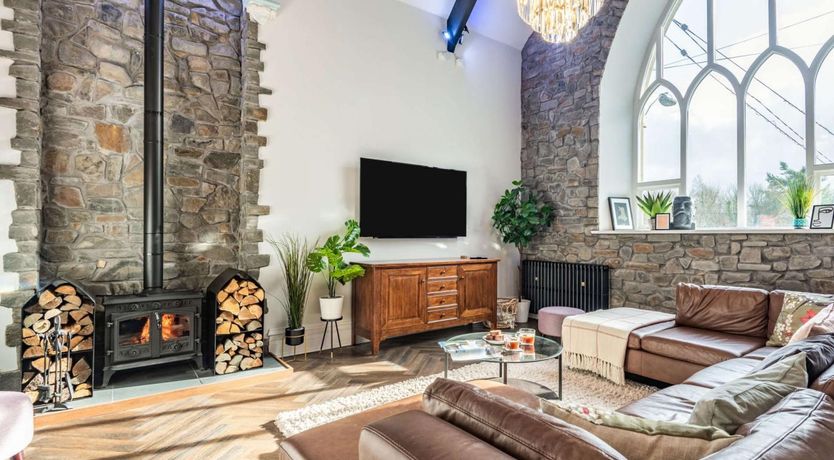 Photo of 4 Bed in Dolgellau
