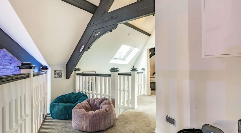 Photo of 4 Bed in Llanelltyd