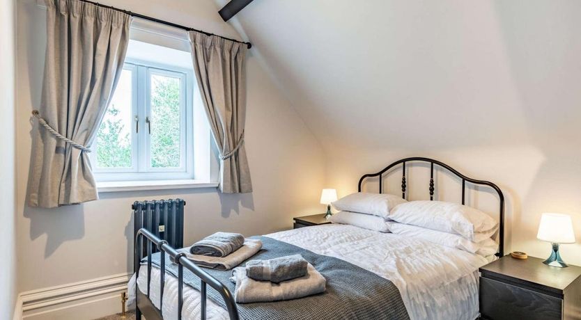 Photo of 4 Bed in Llanelltyd