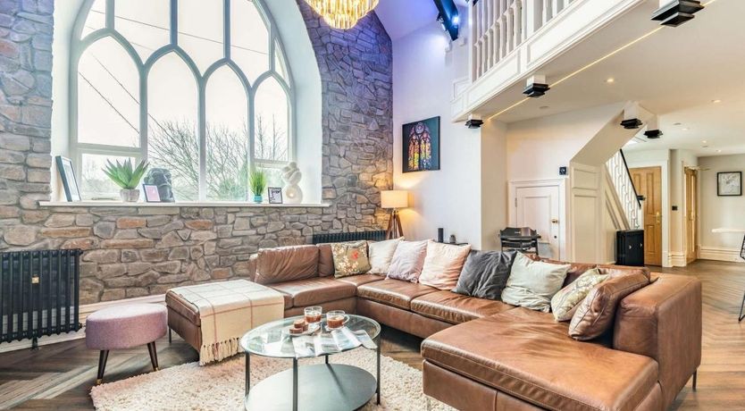 Photo of 4 Bed in Llanelltyd