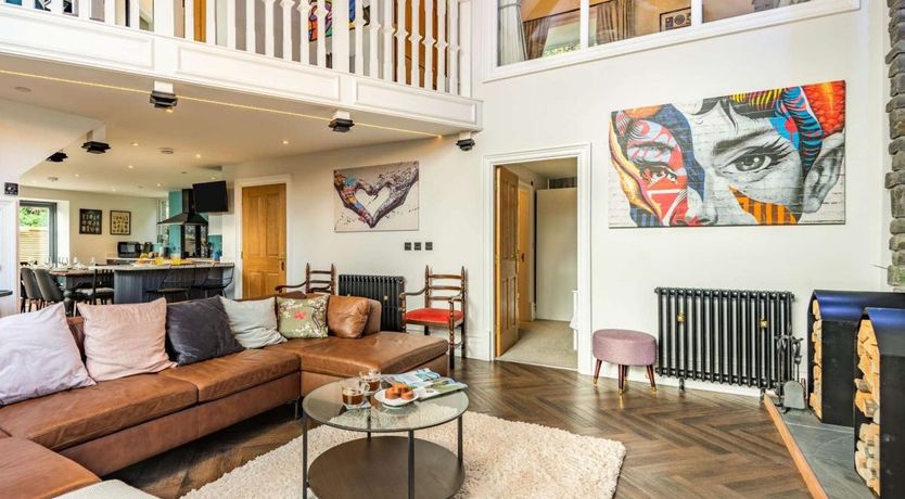 Photo of 4 Bed in Llanelltyd