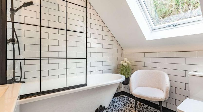 Photo of 4 Bed in Llanelltyd