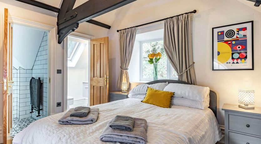 Photo of 4 Bed in Llanelltyd