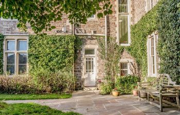 2 Bed in Northam Apartment