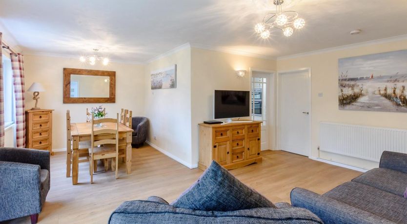 Photo of 3 Bed in Freshwater