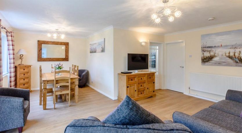 Photo of 3 Bed in Freshwater