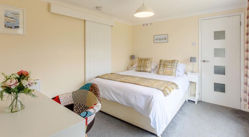 Photo of 3 Bed in Freshwater