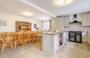 6 Bed in Brecon Holiday Cottage