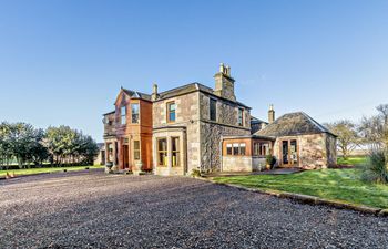 7 Bed in Cupar Holiday Cottage