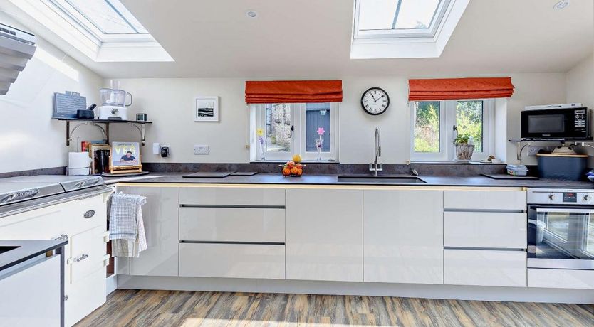 Photo of 6 Bed in Eastleigh