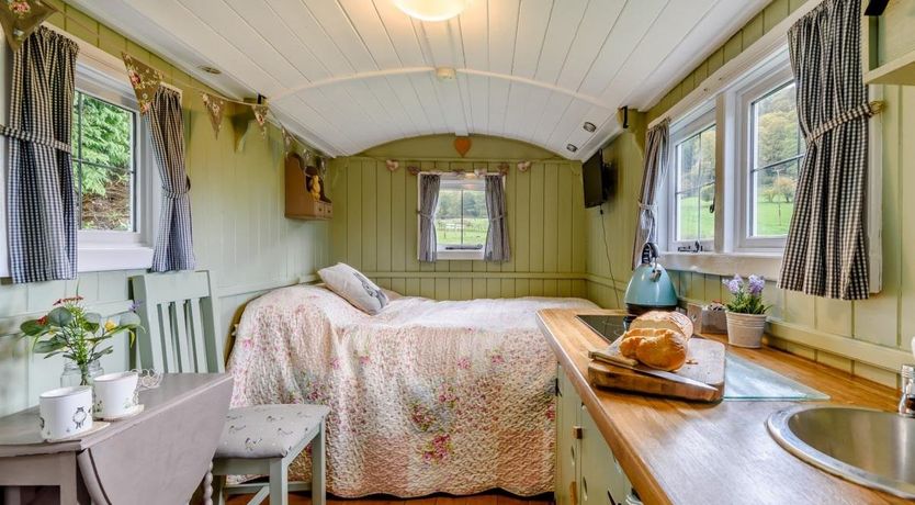 Photo of 1 Bed in Kingsthorne