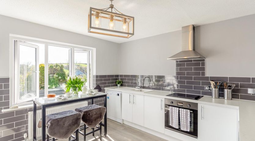 Photo of 3 Bed in St. Austell