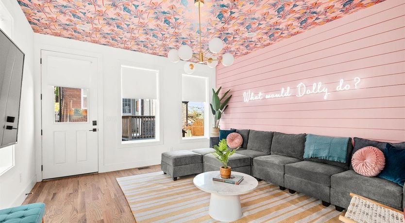 Photo of Dolly's Rainbow