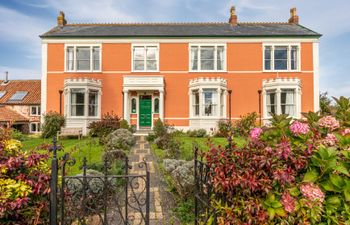 Victoriana Farm Holiday Cottage