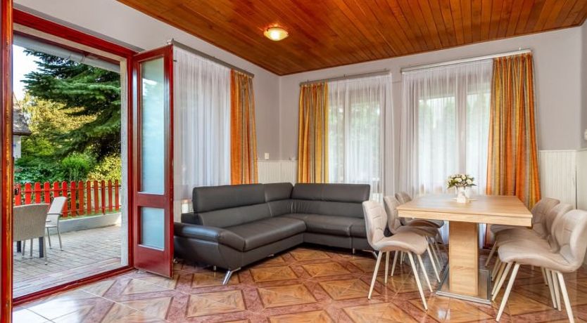 Photo of Silver Pinea