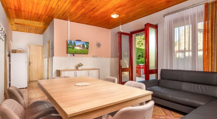 Photo of Silver Pinea