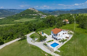 Montebello Holiday Home