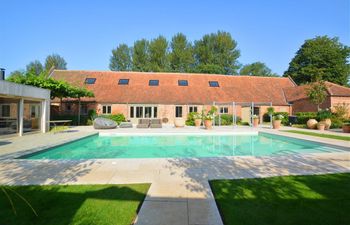 Old Oaks Barn Holiday Cottage