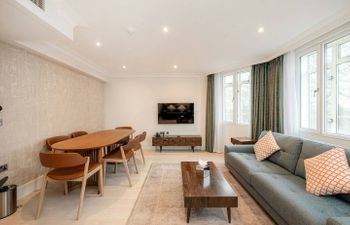 Upon The Hyde Apartment