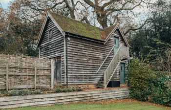 Oak Tree Sanctuary Holiday Cottage