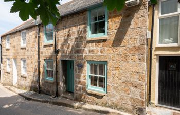 Titcomb House, 5 The Warren Holiday Cottage