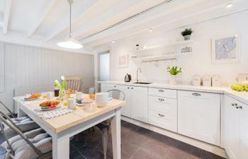 Tide Cottage, 2a Westcotts Court Holiday Cottage