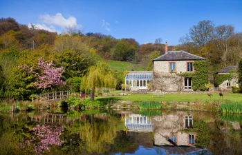 Hutchinghayes Farmhouse Holiday Home