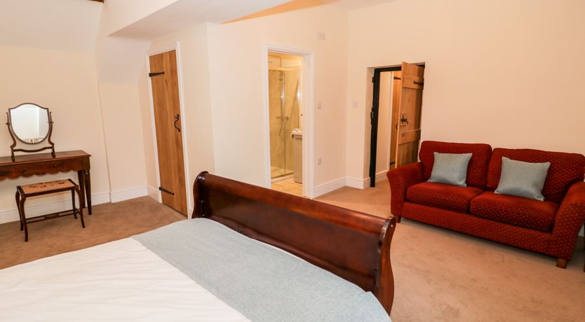 Photo of Lea Farm House