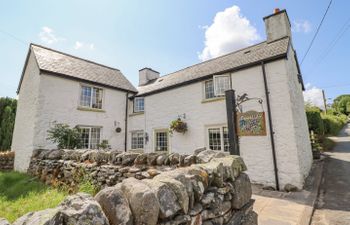 Neuadd Wen Holiday Cottage