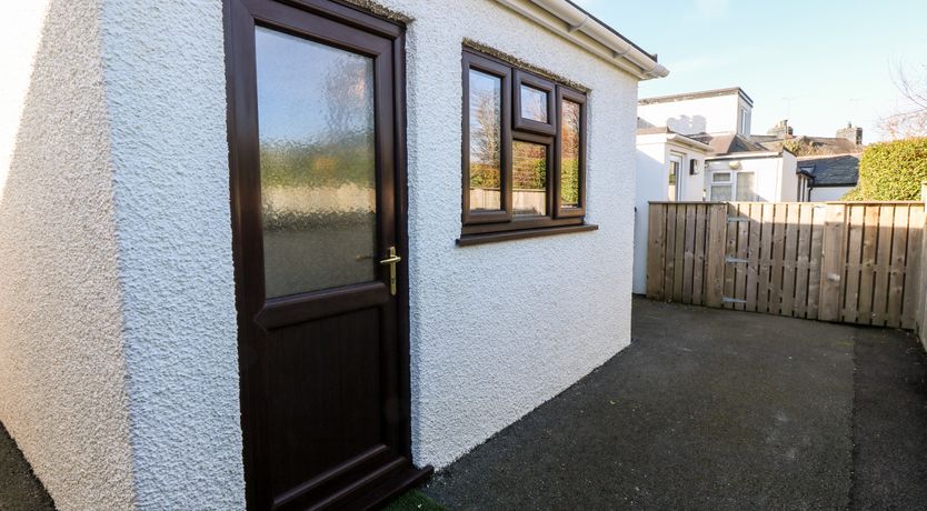 Photo of Bwthyn Cerrig Man (Pebble Cottage)
