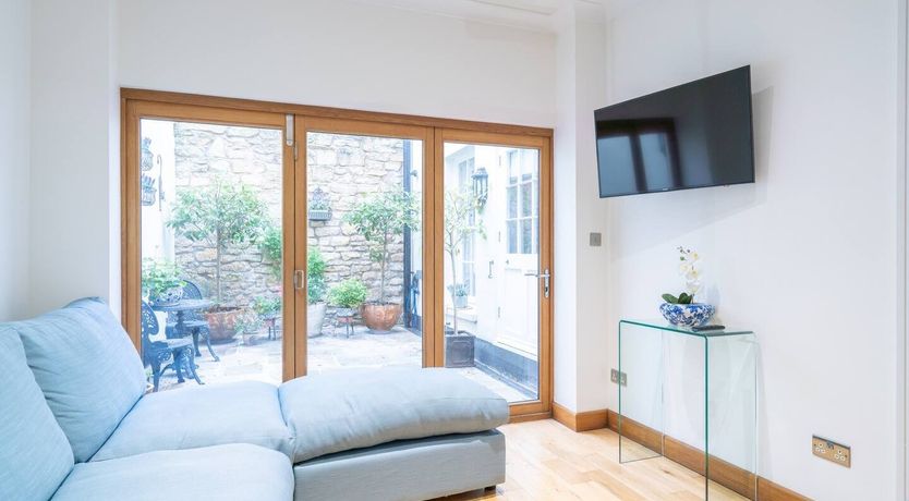 Photo of Gold Cup Chic