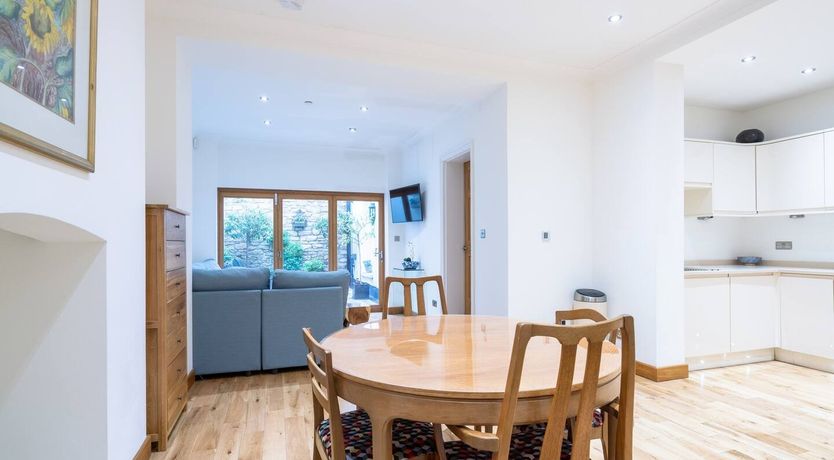 Photo of Gold Cup Chic