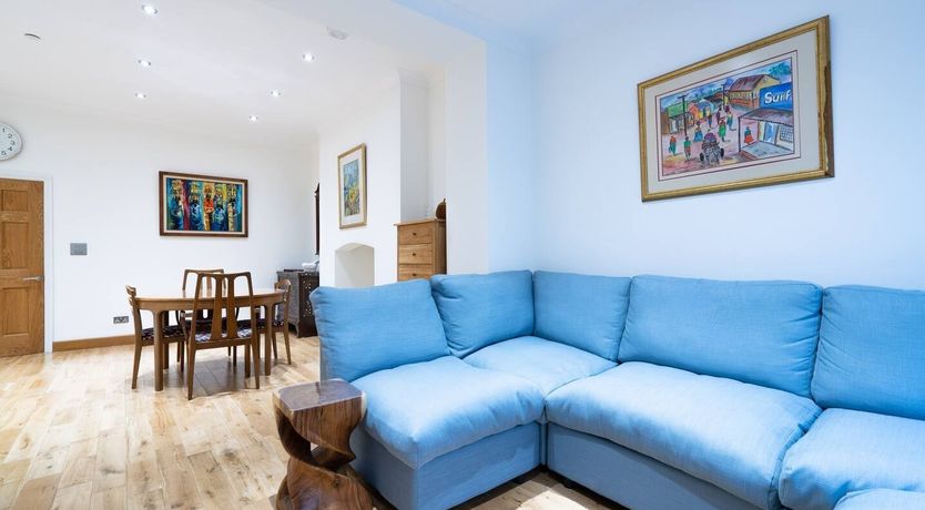 Photo of Gold Cup Chic