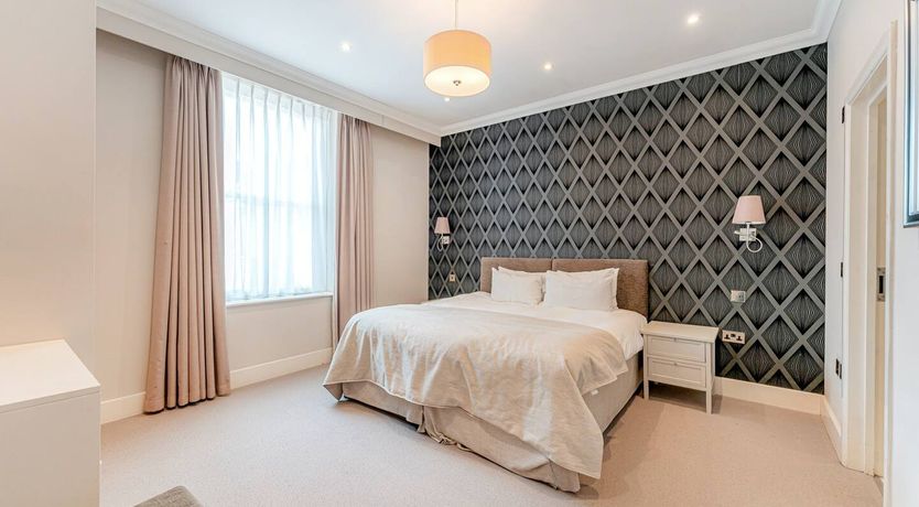 Photo of Glitter & Cream