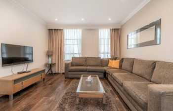 Glitter & Cream Apartment