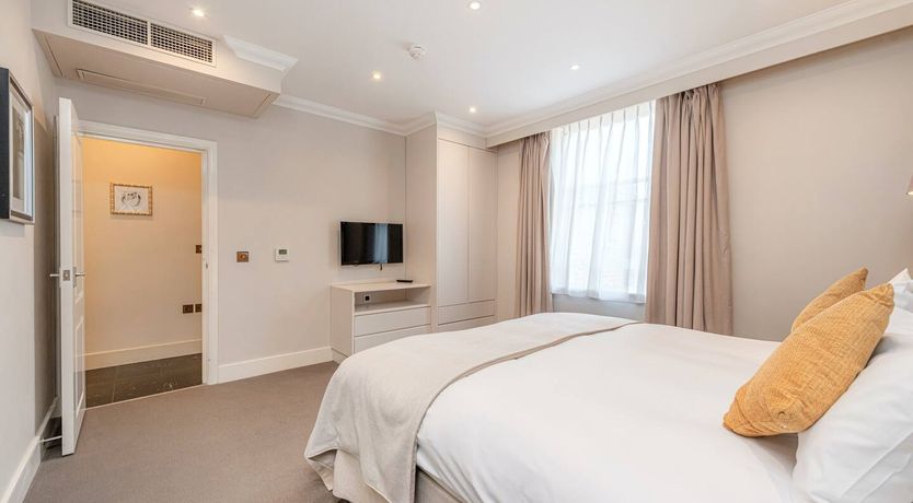 Photo of Glitter & Cream