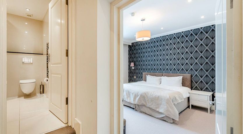 Photo of Glitter & Cream