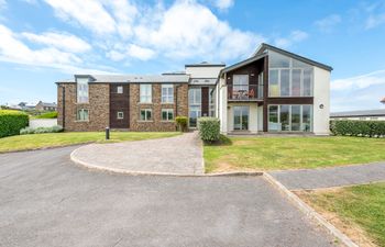 6 Ocean's Edge Holiday Cottage