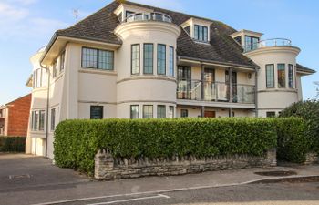 Broad Leys Holiday Cottage