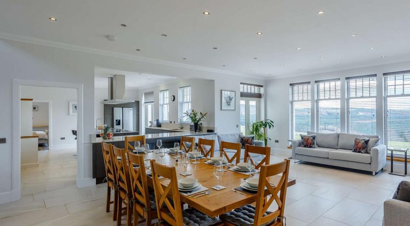 Photo of 5 Bed in Dingwall