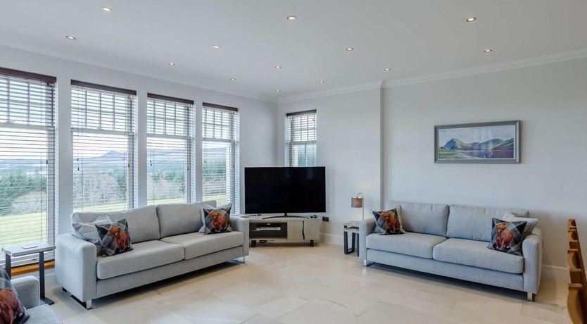 Photo of 5 Bed in Dingwall