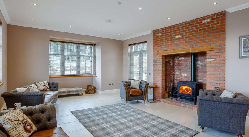 Photo of 5 Bed in Dingwall