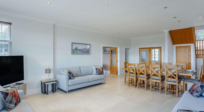 Photo of 5 Bed in Dingwall