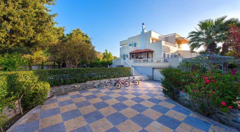 Photo of Paradise In The Trees